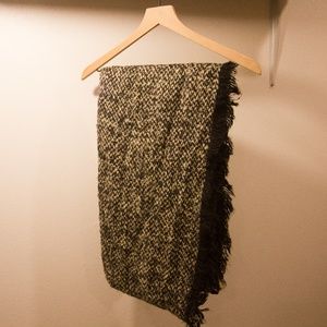 Hounds-Tooth Blanket Scarf